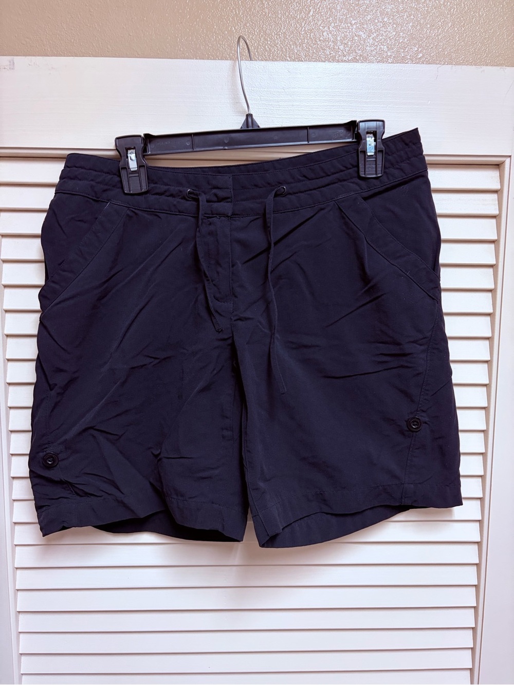 Merrell Womens Hiking Shorts Size 6 Black Cargo UPF 50 Opti Wick Quick Dry